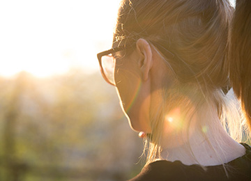 Foto af person set bagfra